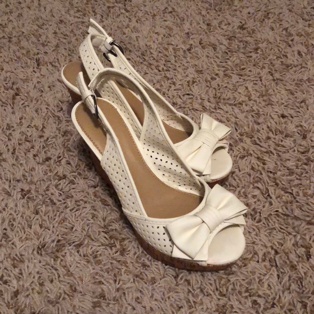 White Wedges